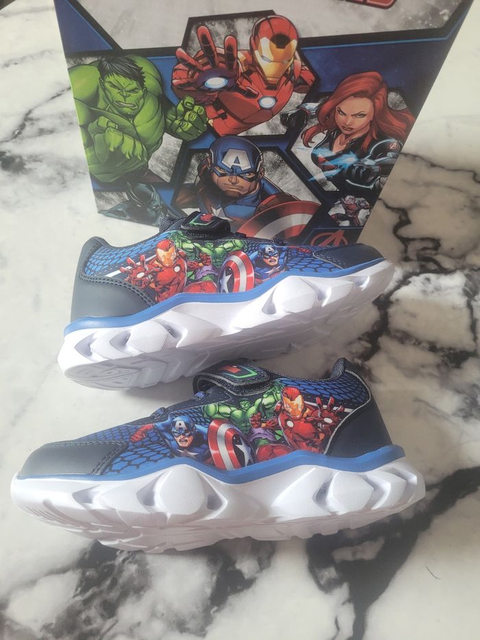 Basket avengers lumineuse