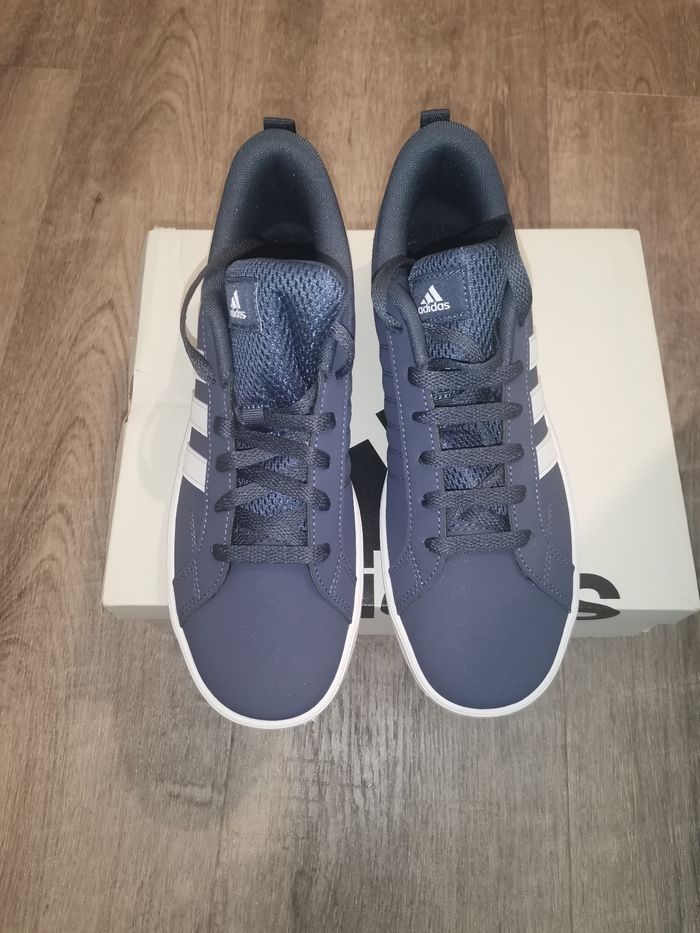 Baskets Adidas. - photo numéro 2