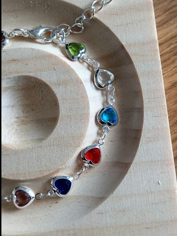 Bracelet cœurs multicolores en strass – chaîne fine argentée réglable – bijou fantaisie femme chic - photo numéro 5