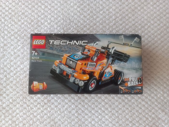 Légo Technic 42104 – Race Truck
NEUF