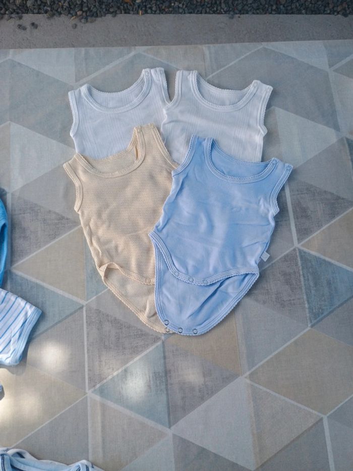 Lot de 4 bodies sans manches