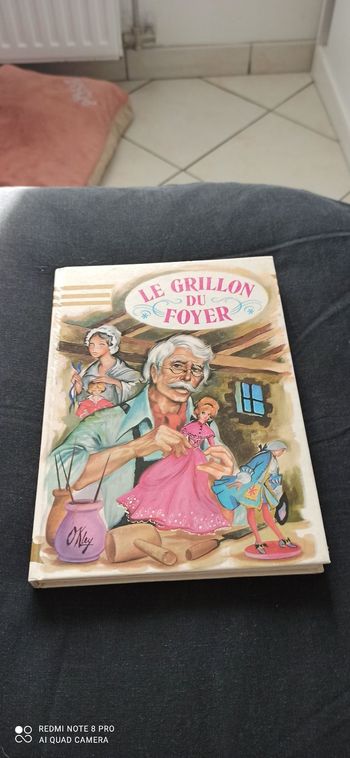 Livre le grillon du foyer