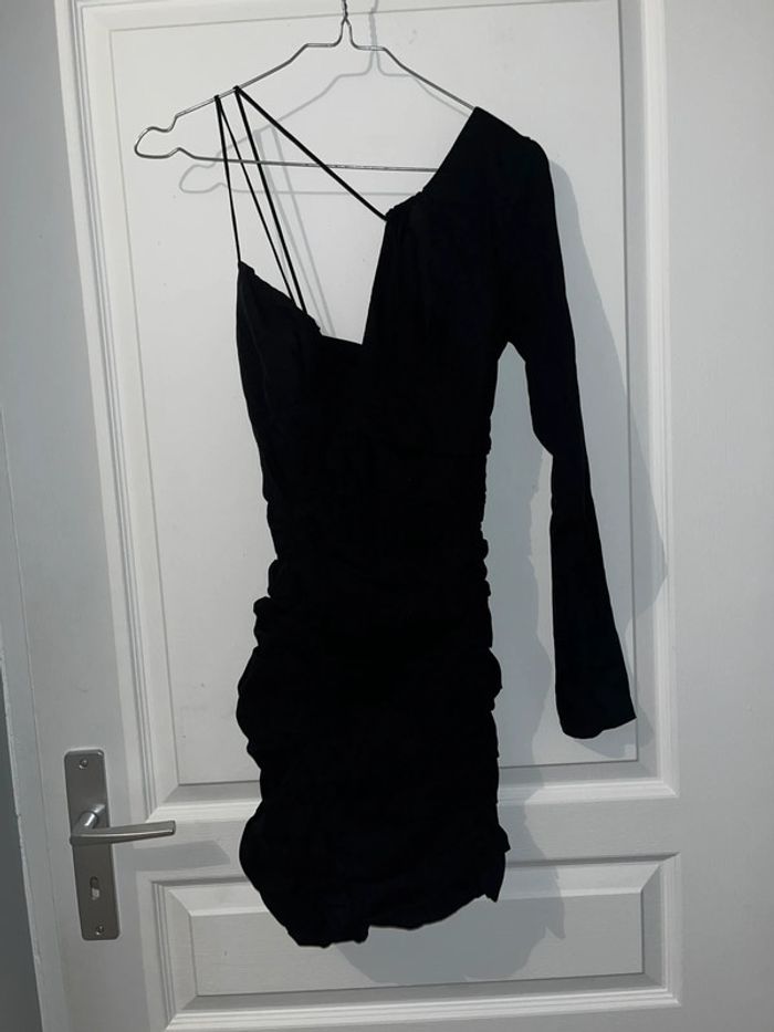 Robe asymétrique noire, taille XS