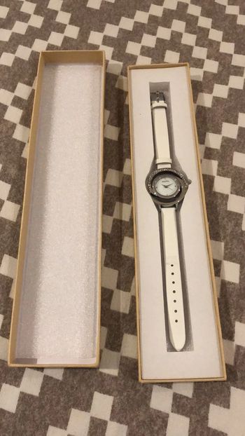 Montre neuve blanche