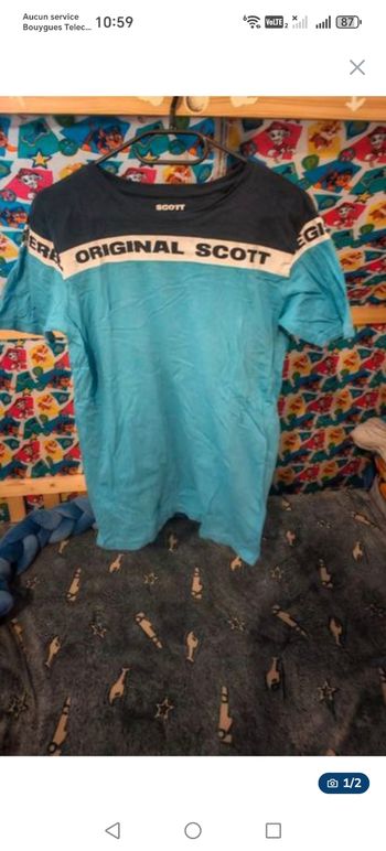 Maillot bleu et bleu foncé