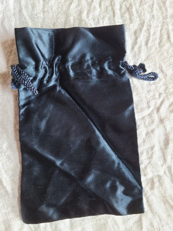 Broche pic épingle à chapeau   Agatha forme cœur avec sa pochette - photo numéro 3