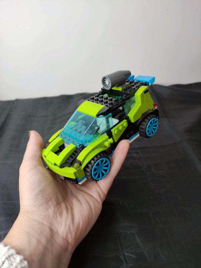 Voiture de rallye LEGO - photo numéro 2
