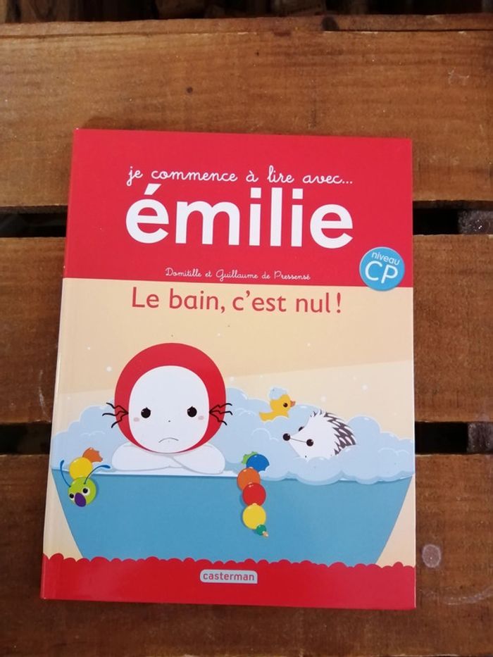 Je commence à lire avec Émilie, le bain c'est nul !