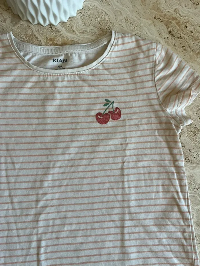2 t-shirts 5 ans - photo numéro 4