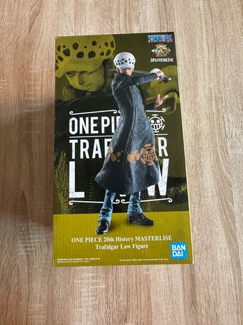 Figurine one piece trafalgar law