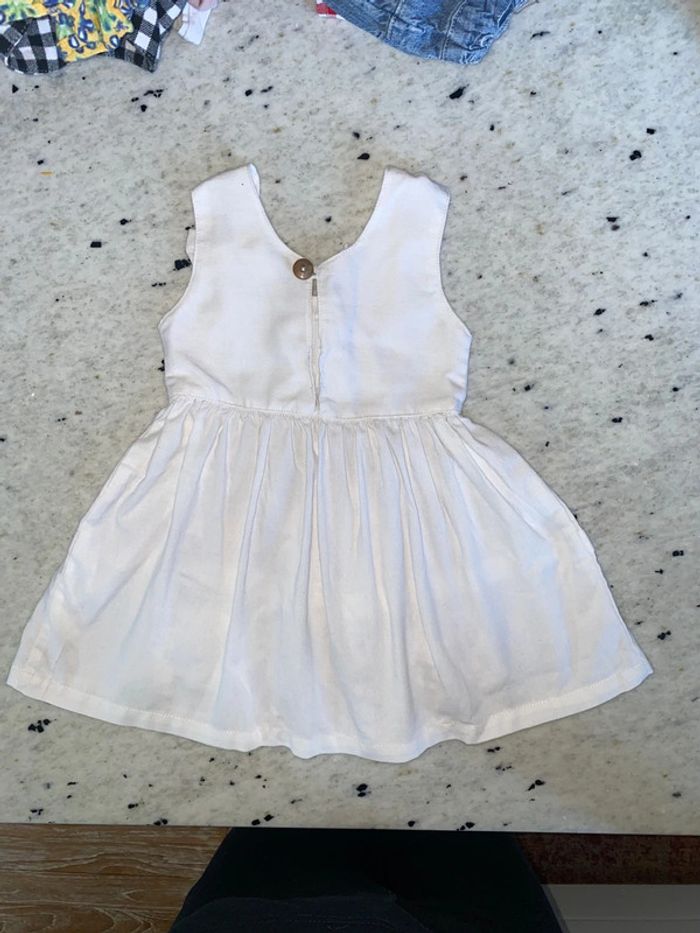 Jolie robe blanche brodée éléphant 1an - photo numéro 4