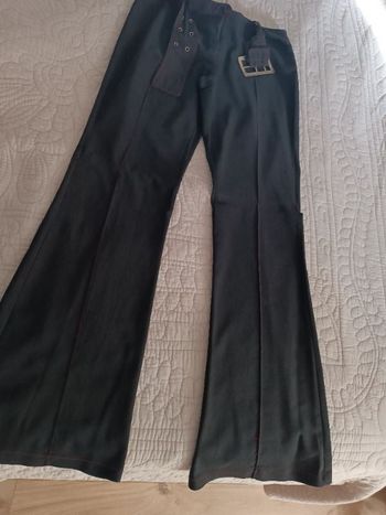Pantalon original noir surpiqûres rouge