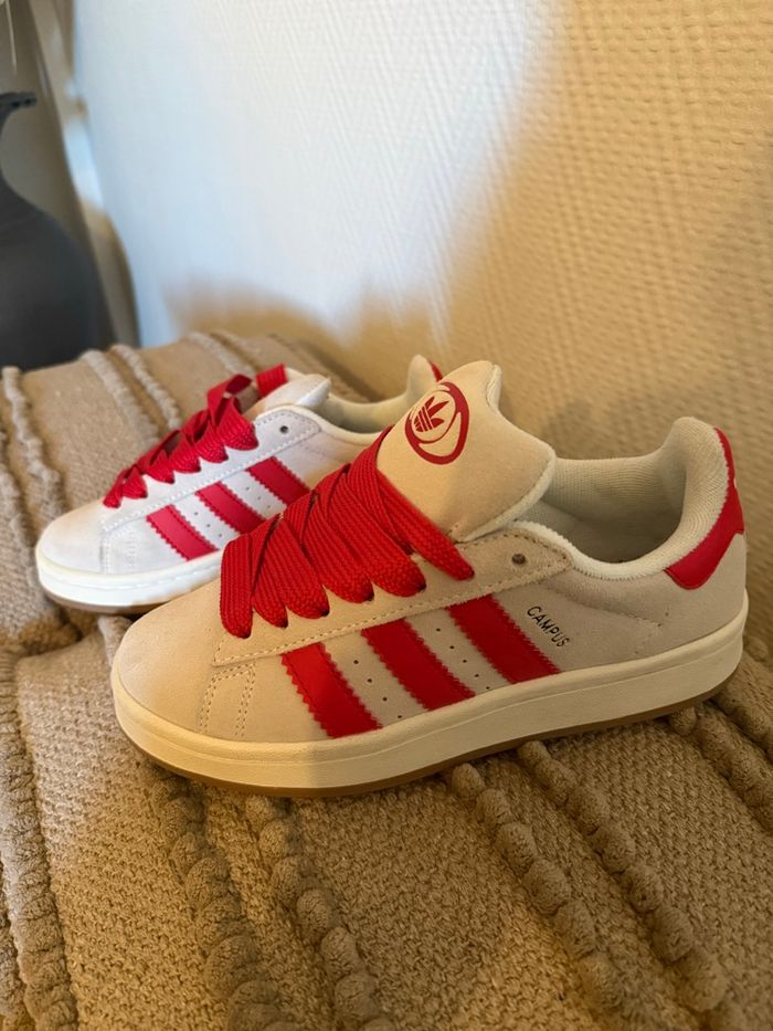 Campus beige et rouge - photo numéro 2