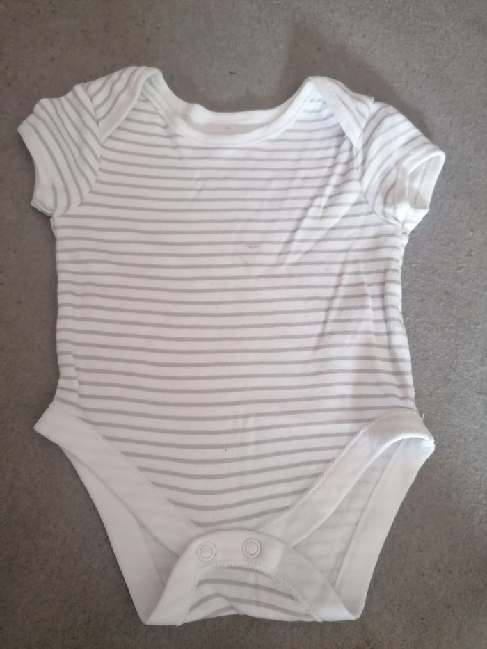 Lot de bodies manches courtes taille 0 à 3 mois - photo numéro 5