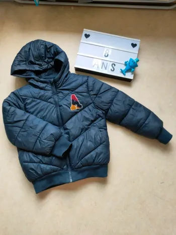 Doudoune bleu marine doublée velours à capuche 8 ans 
Tape à l'oeil