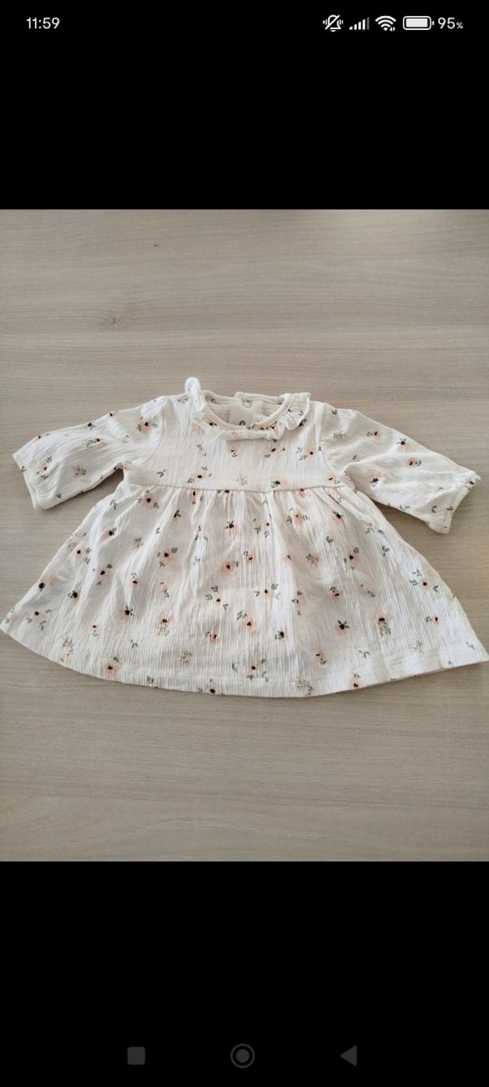 Robe taille 1 mois neuf - photo numéro 2
