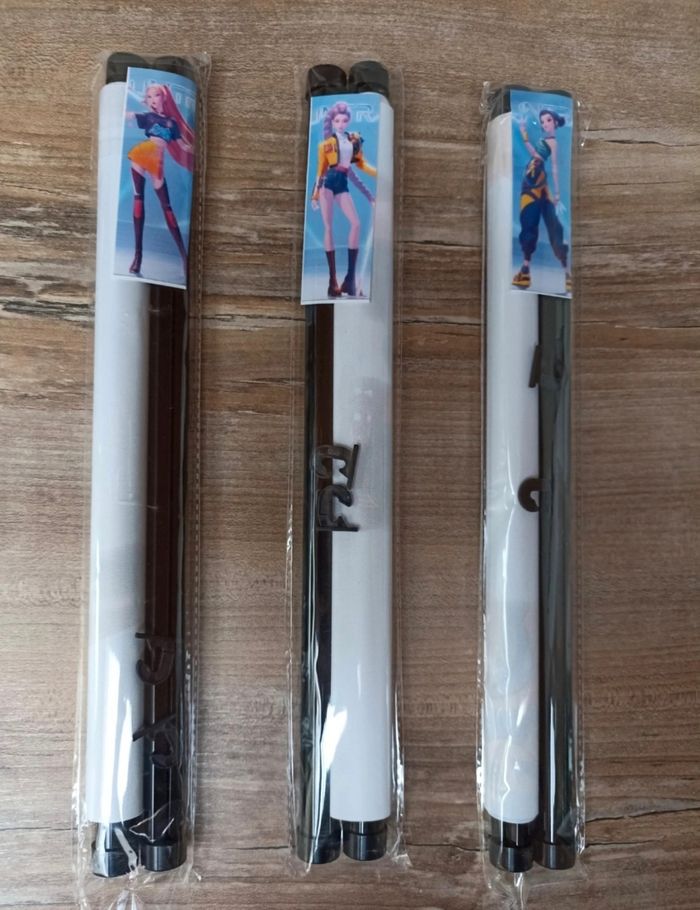 Lot 3 posters en toile k-pop demon hunters 90x30cm neufs - photo numéro 4