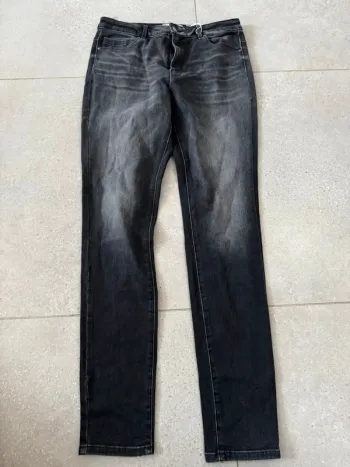 Jean noir Only, très bon état, taille 32/L 42x100cm