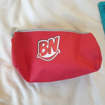 trousse rouge de marque BN, neuve jamais utilisée. collection