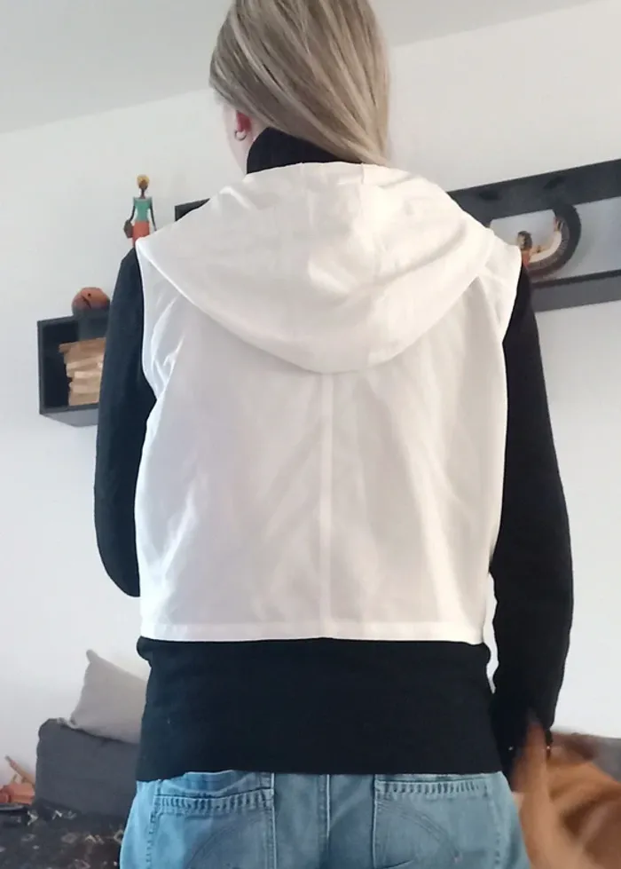 Haut blanc sans manches - photo numéro 2