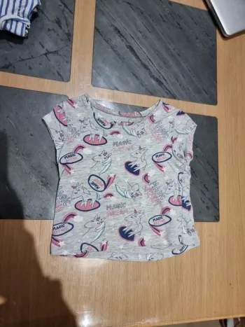 T-shirt kiabi 3 ans licorne