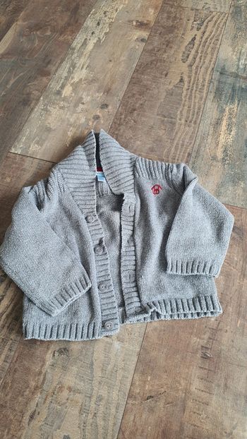 Gilet Obaïbi 24 mois en très bon état