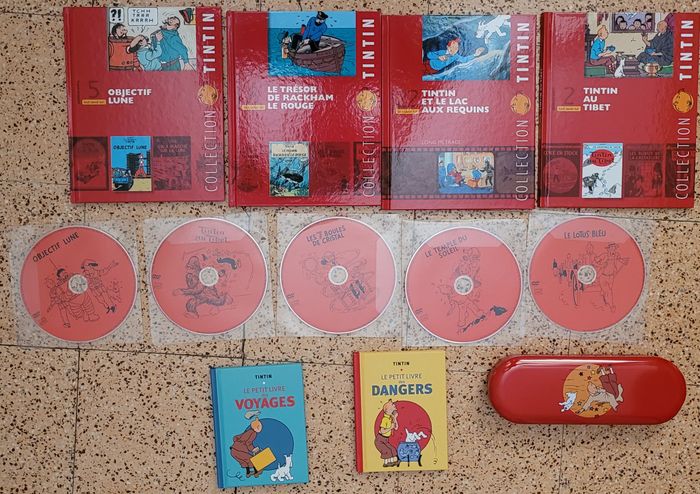 Lot articles Tintin - 5 DVD, 4 livres sur BD, 2 mini livres et un plumier