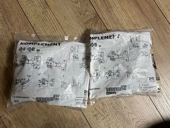 Charnières komplement