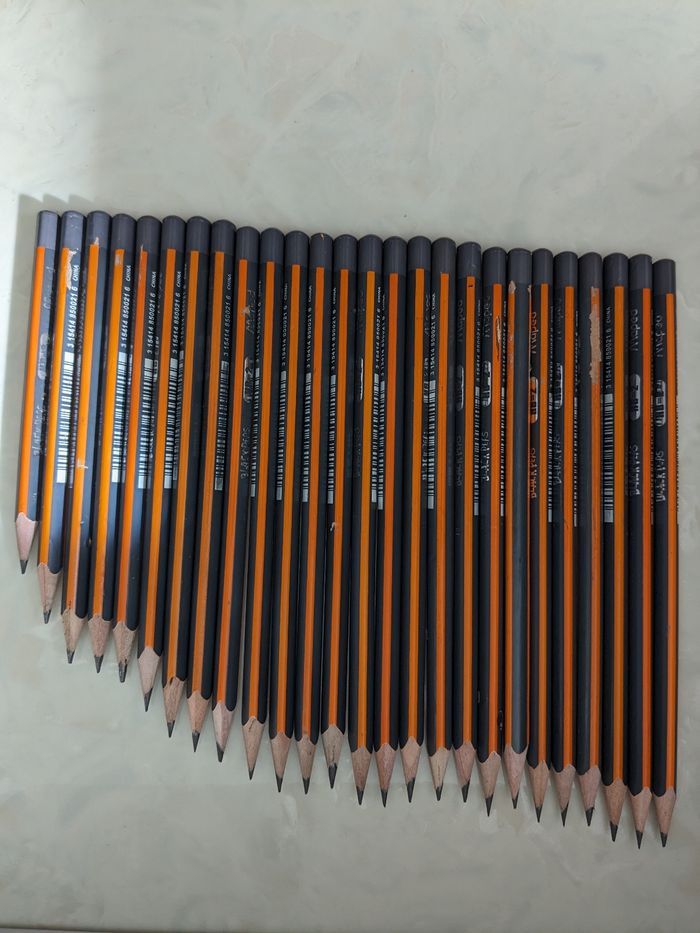 Lot de 26 crayons de papier Maped HB 2, ergonomiques, triangulaires. - photo numéro 3