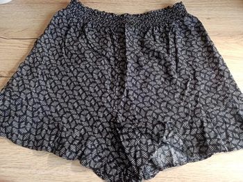 Short Kiabi fluide femme taille 36 en excellent état comme neuf