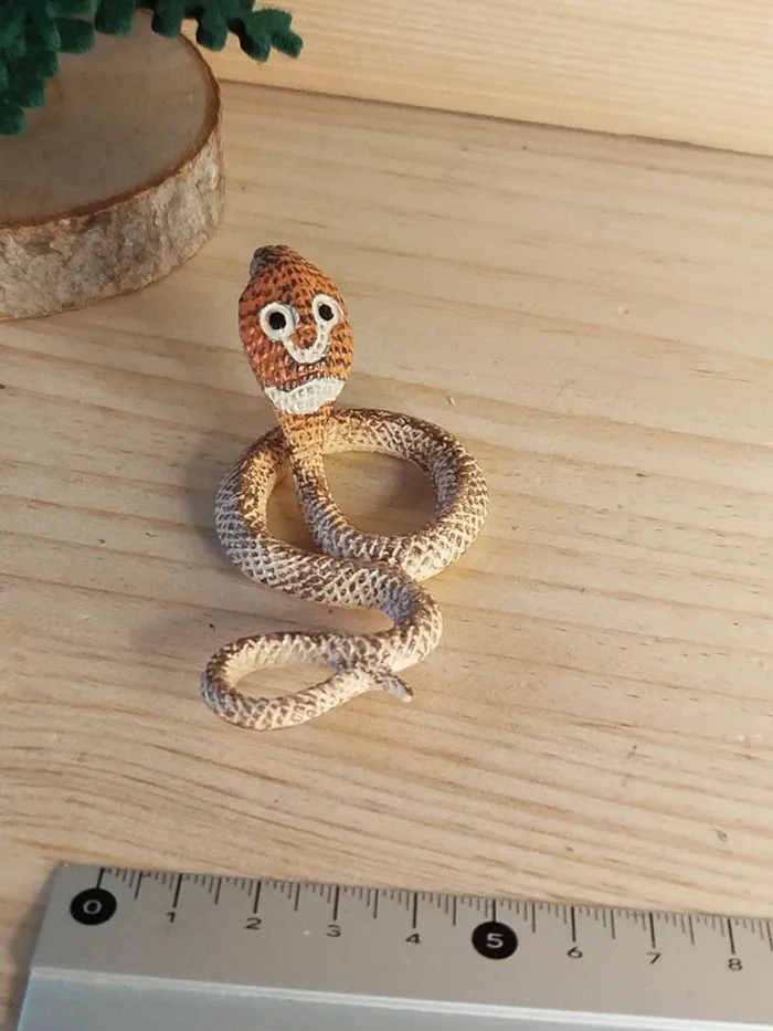 Figurine Serpent cobra beige Animal du désert - photo numéro 2