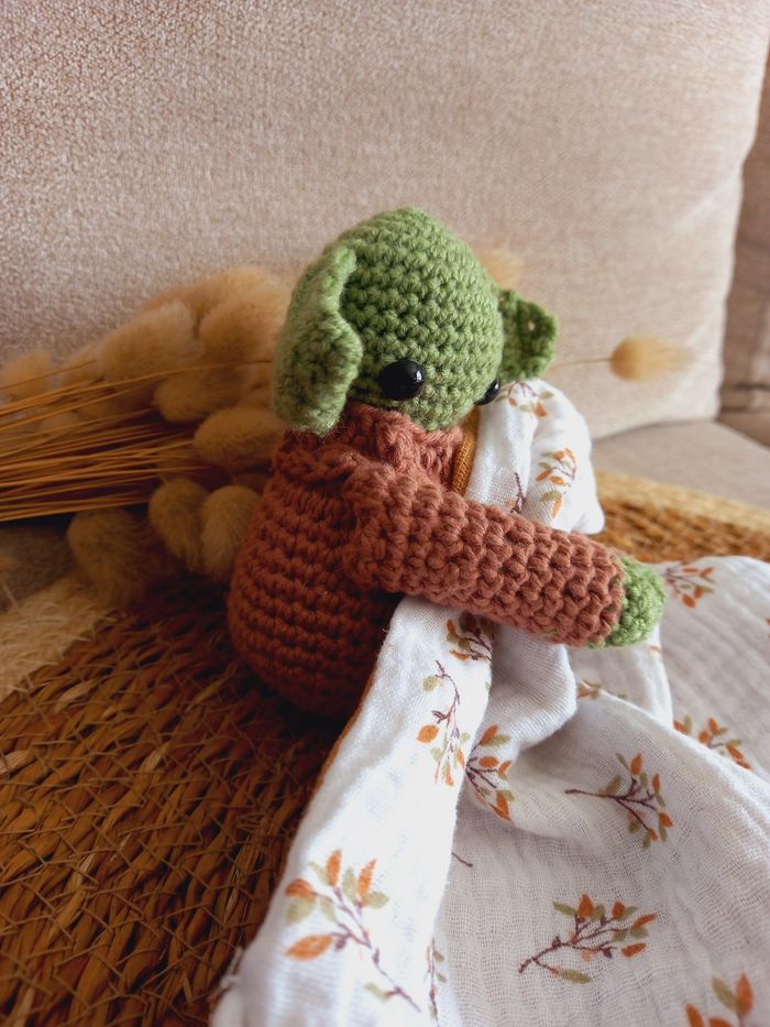 Doudou plat baby yoda star wars amigurumi au crochet - photo numéro 4