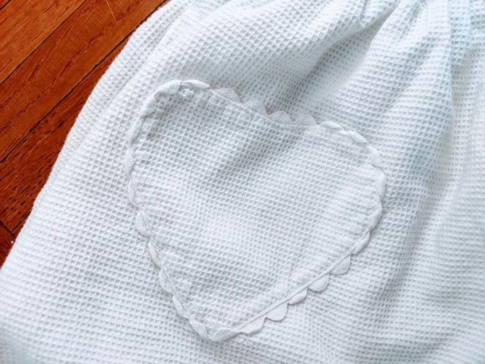 Adorable robe blanche coton piqué nid d'abeille brodé Natalys 3 mois - photo numéro 5