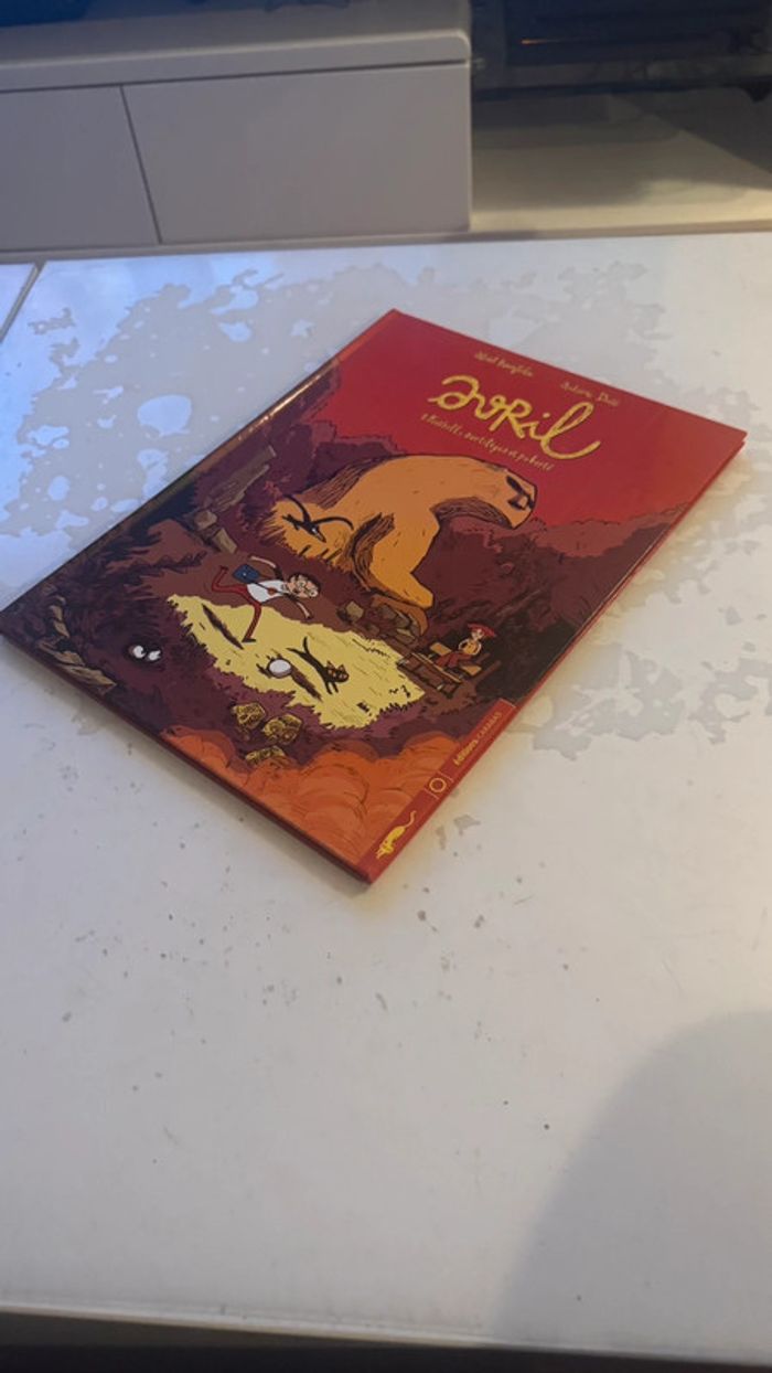 📚 BD “Avril - Tome 1 : Football, sortilèges et puberté” - Abdel Bouzbiba & Adrien Dailly - photo numéro 2