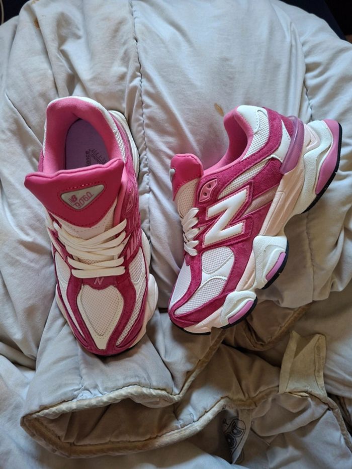 New Balance 9060 rose fuchsia taille 37 neuve - photo numéro 2