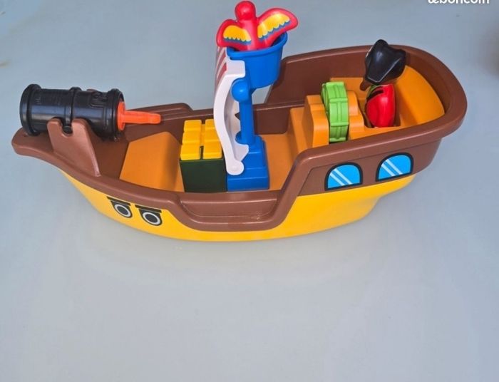 123 playmobil Bateau pirate 9118Manque 1 mousaillon 
Quelques manquements de peinture sur drapeau et bec de l'oiseau, voir photos
très bon état 

Envoi soigné au plus tard le lendemain de l'achat si jour ouvré.
D'autres playmobil 123 dans m - photo numéro 2