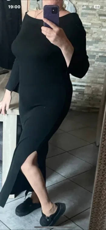 Robe épaule découverte longue noire taille 42 très confortable