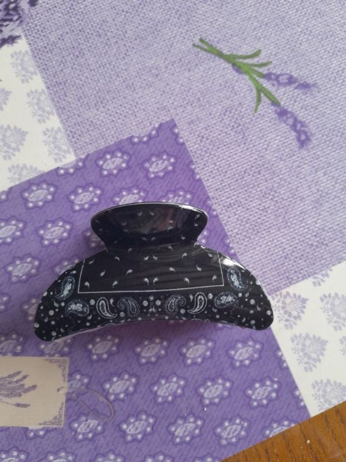 Pince crocodile noire imprimée