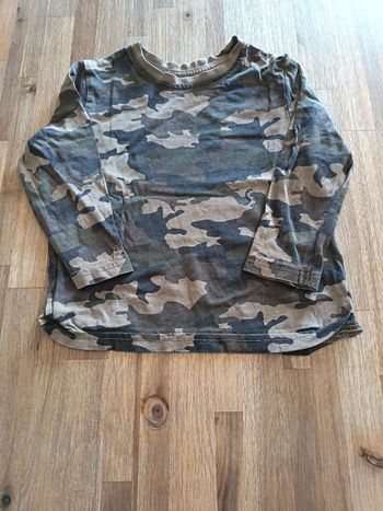 T-shirt manches longues.