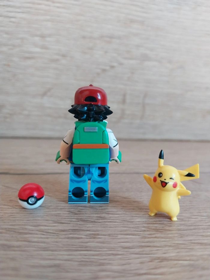 Figurine type lego Sacha avec Pikachu Pokemon - photo numéro 4