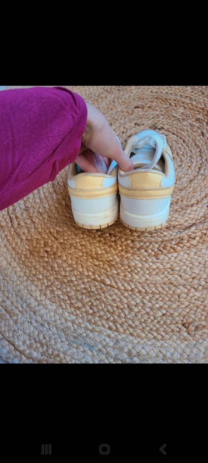 Baskets jaune et blanche - photo numéro 7
