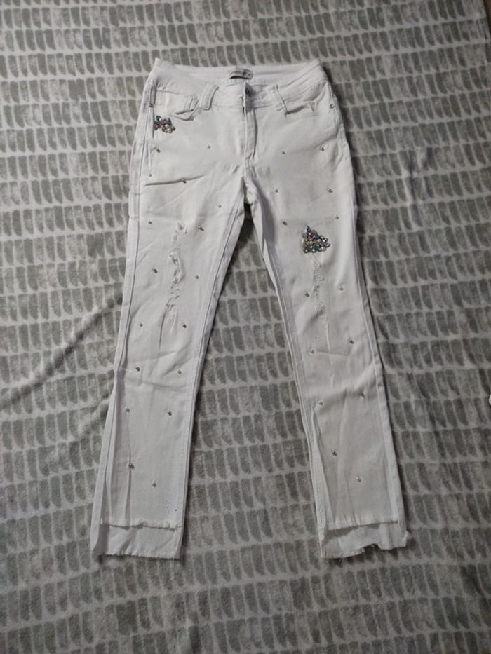 Jeans pantalon blanc stretch effet usé troué perles strass My holly's taille 38 - photo numéro 1