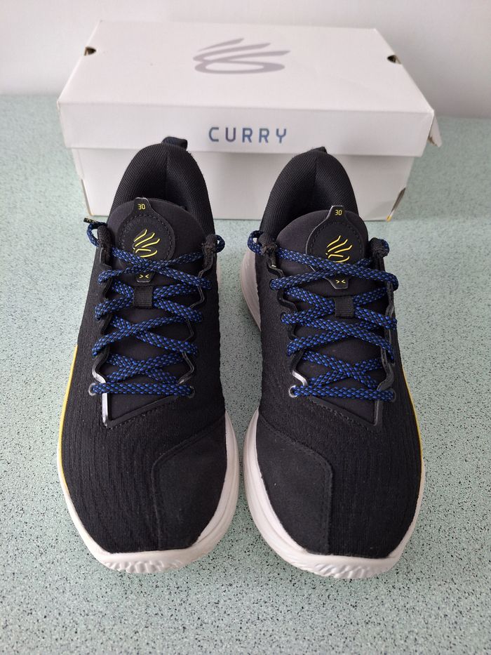 Baskets 38.5 Under Armour Curry 12 Dub.