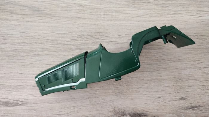 Carcasse verte pièce détachée miniature jaguar SS 100 1937 1/18 burago #B62 - photo numéro 2