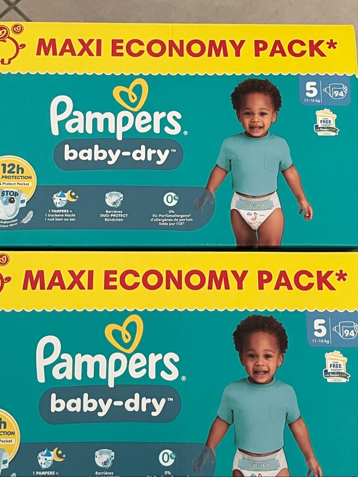 2 cartons couches t5 dry Pampers