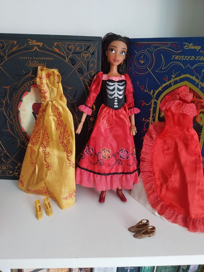 Poupée Elena d'Avalor Wardrobe Set Elena avec 3 tenues Disney