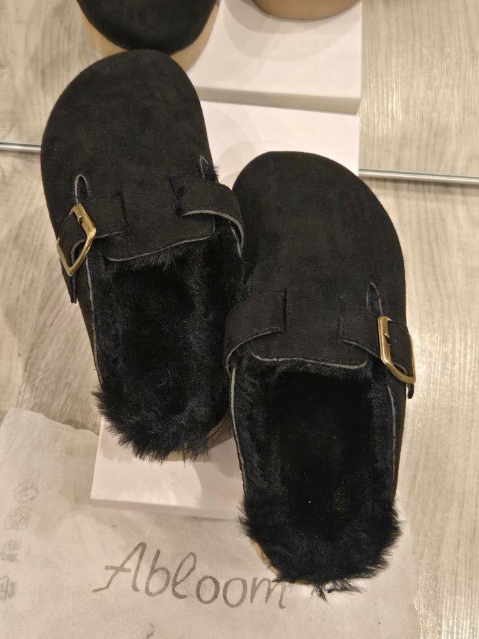 Mules noires fourrées à plateforme P38/39 neuves