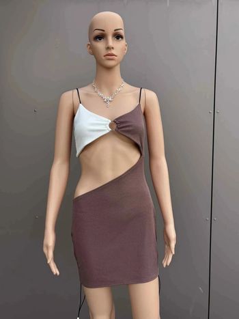 Robe moulante asymétrique bicolore – taille M