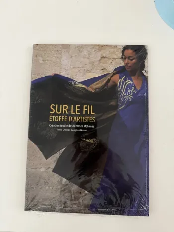 Livre sur le fil etoffe d’artiste