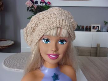 bonnet genre béret couleur écru biche- taille unique -fait main-